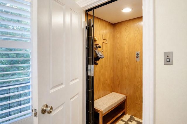 126 Oak Place Drive, Houston, TX 77006