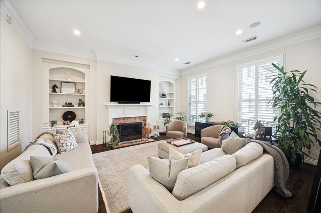 126 Oak Place Drive, Houston, TX 77006