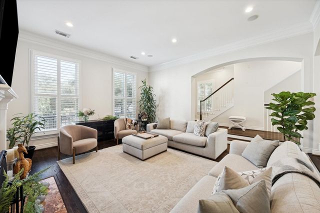 126 Oak Place Drive, Houston, TX 77006