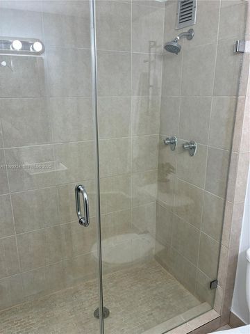 2000 NE 135th St 710, North Miami, FL 33181