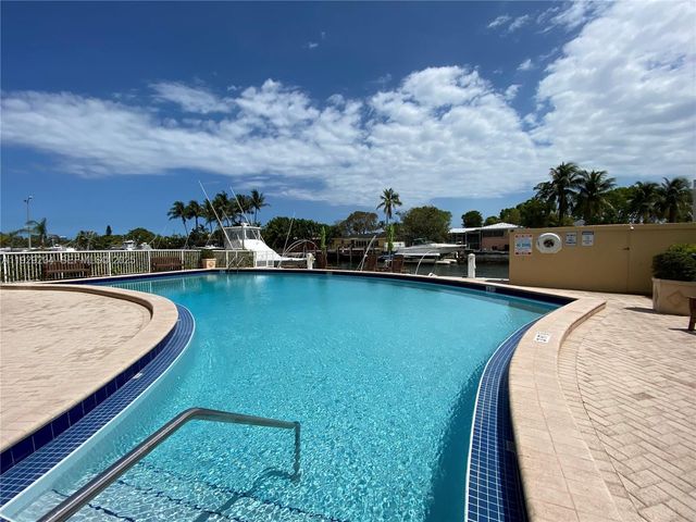 2000 NE 135th St 710, North Miami, FL 33181