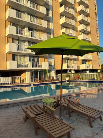 2000 NE 135th St 710, North Miami, FL 33181