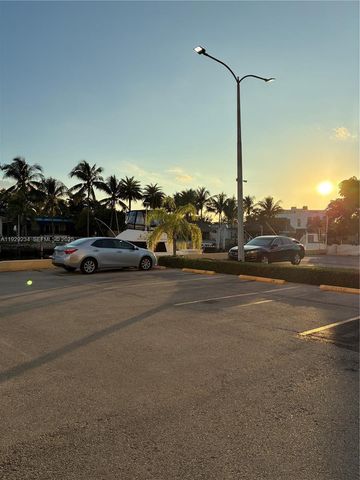 2000 NE 135th St 710, North Miami, FL 33181