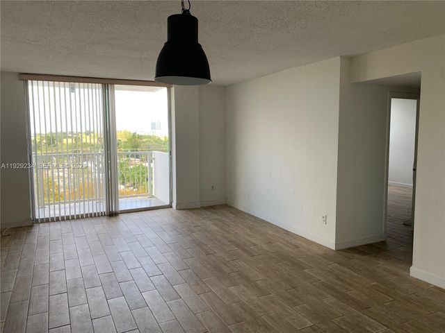 2000 NE 135th St 710, North Miami, FL 33181