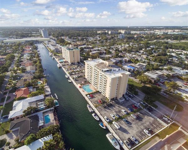 2000 NE 135th St 710, North Miami, FL 33181