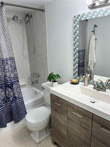 2000 NE 135th St 710, North Miami, FL 33181