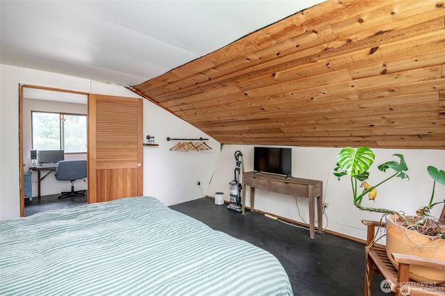 406 E Madrona Drive, Lakebay, WA 98349