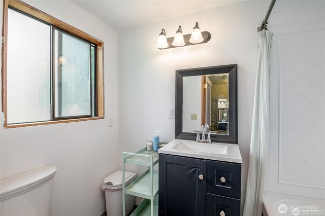 406 E Madrona Drive, Lakebay, WA 98349