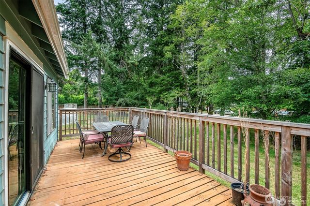 406 E Madrona Drive, Lakebay, WA 98349