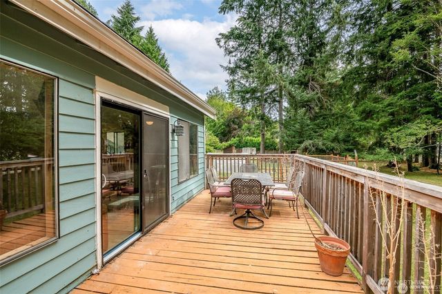 406 E Madrona Drive, Lakebay, WA 98349