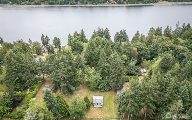 406 E Madrona Drive, Lakebay, WA 98349