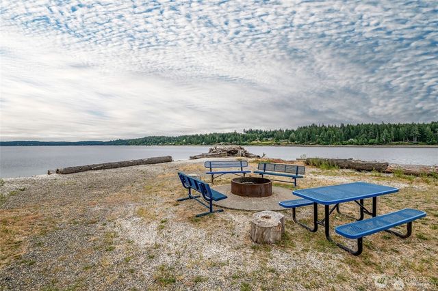 406 E Madrona Drive, Lakebay, WA 98349
