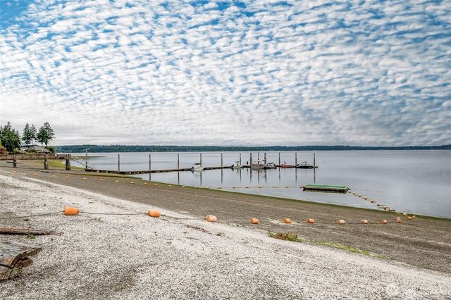 406 E Madrona Drive, Lakebay, WA 98349