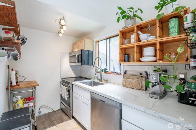 406 E Madrona Drive, Lakebay, WA 98349