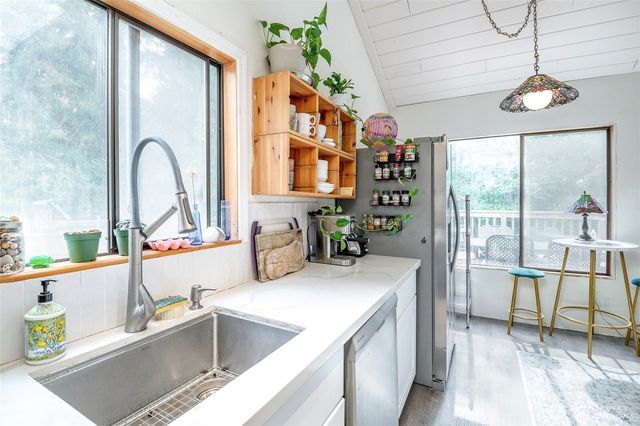 406 E Madrona Drive, Lakebay, WA 98349