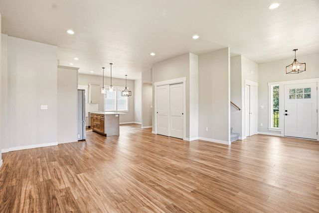 40083 Lake Terrace Ct, Loon Lake, WA 99148