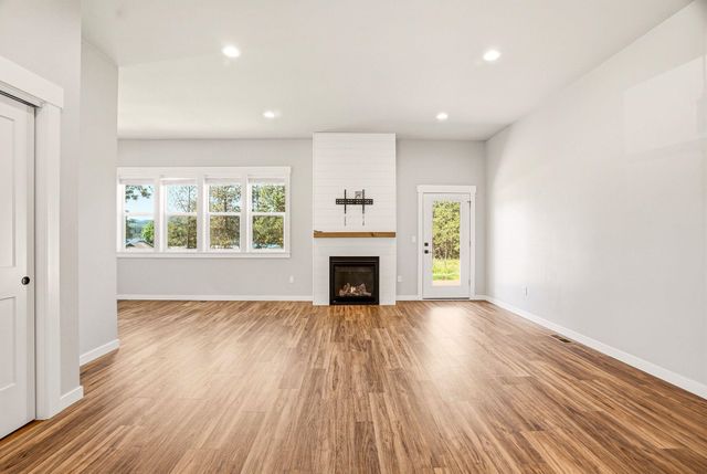 40083 Lake Terrace Ct, Loon Lake, WA 99148