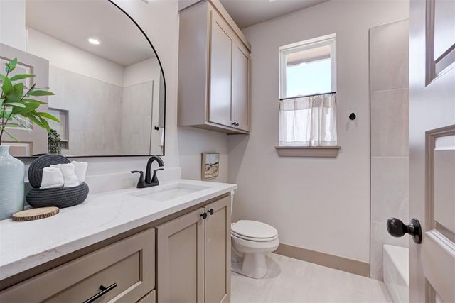 642 Sienna Creek Lane, Piedmont, OK 73078