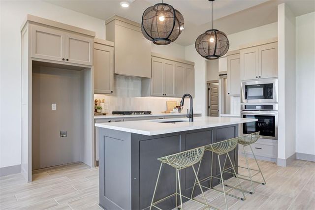 642 Sienna Creek Lane, Piedmont, OK 73078