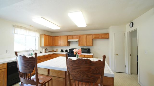 831 Waterford Ave, Stockton, CA 95206