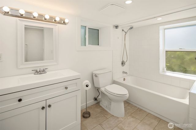 3943 S Orcas Street, Seattle, WA 98118
