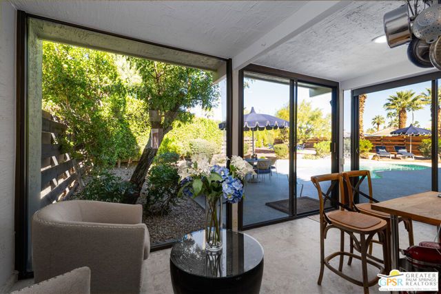 566 N Sunset Way, Palm Springs, CA 92262