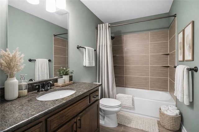 11104 N Belleview Avenue, Kansas City, MO 64155