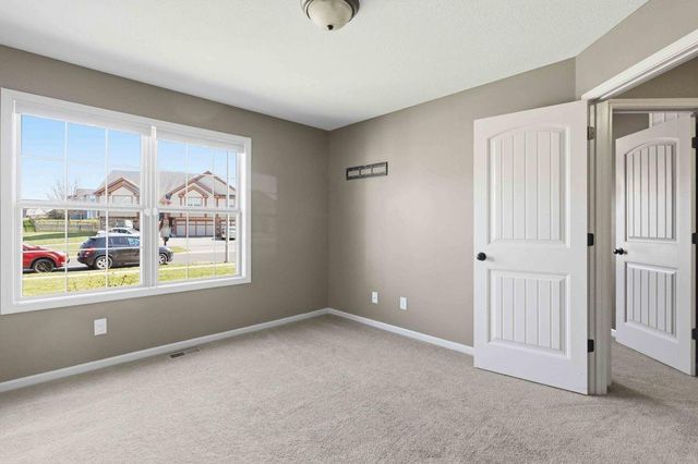 11104 N Belleview Avenue, Kansas City, MO 64155