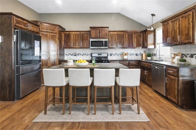 11104 N Belleview Avenue, Kansas City, MO 64155