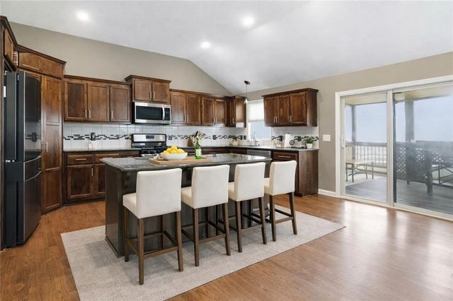 11104 N Belleview Avenue, Kansas City, MO 64155