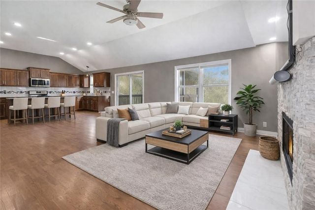 11104 N Belleview Avenue, Kansas City, MO 64155