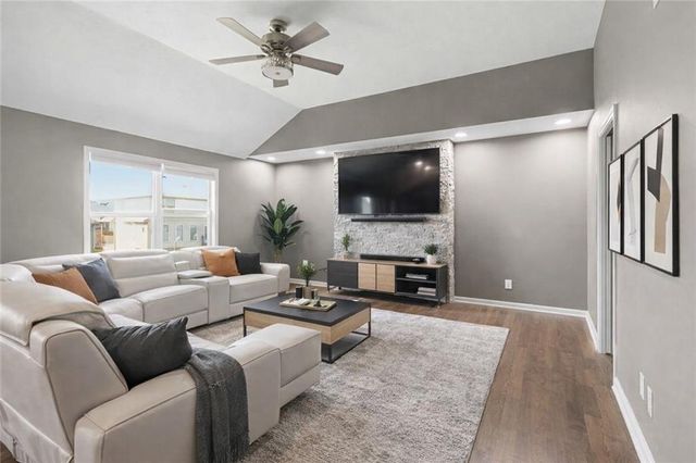 11104 N Belleview Avenue, Kansas City, MO 64155