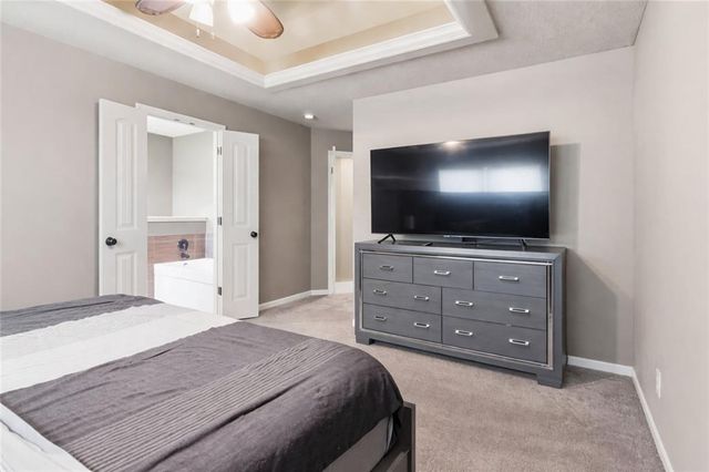 11104 N Belleview Avenue, Kansas City, MO 64155