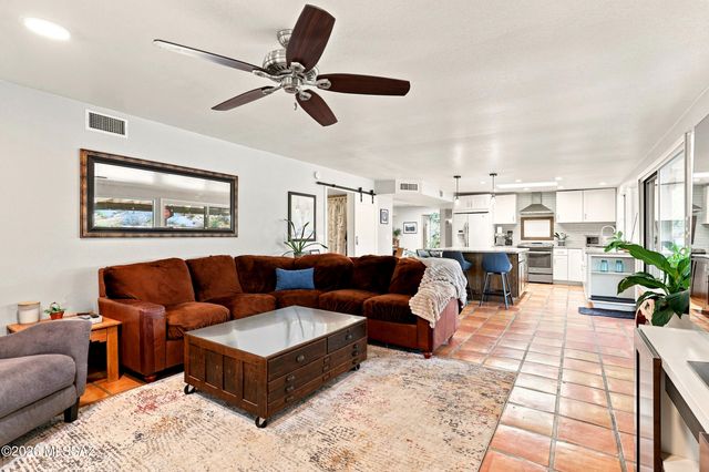 4961 W Placita De Los Vientos, Tucson, AZ 85745