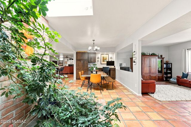 4961 W Placita De Los Vientos, Tucson, AZ 85745