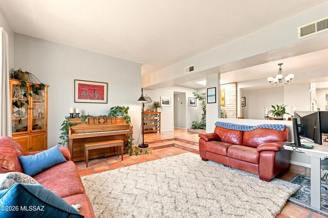 4961 W Placita De Los Vientos, Tucson, AZ 85745