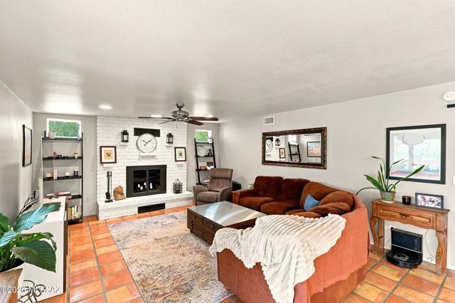 4961 W Placita De Los Vientos, Tucson, AZ 85745