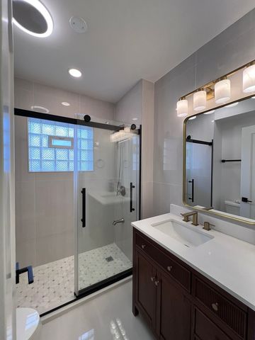 6508 N Richmond Street 1B, Chicago, IL 60645