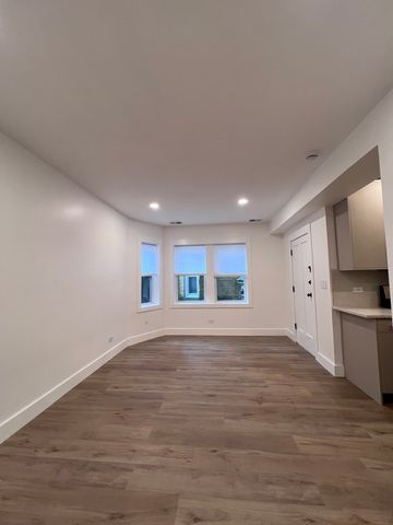 6508 N Richmond Street 1B, Chicago, IL 60645