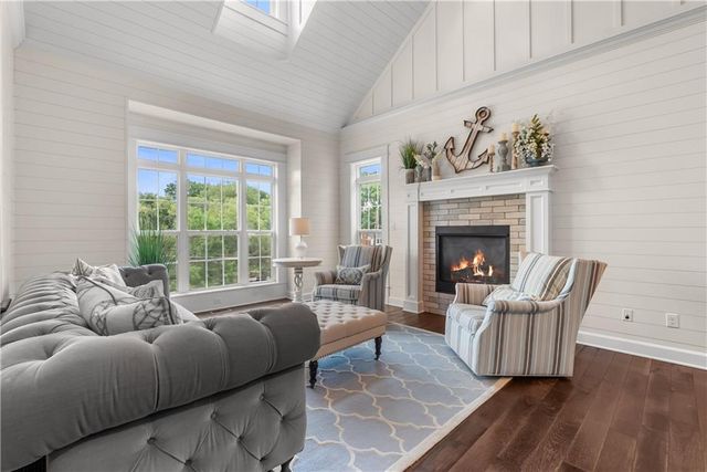 131 Anchor Drive, Lake Tapawingo, MO 64015