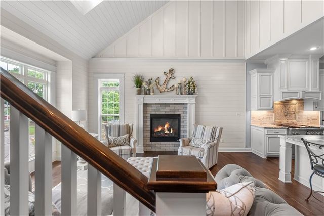 131 Anchor Drive, Lake Tapawingo, MO 64015