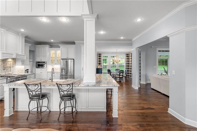131 Anchor Drive, Lake Tapawingo, MO 64015