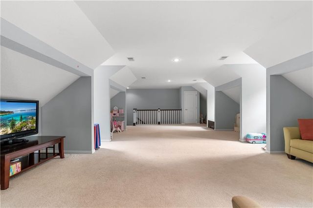 131 Anchor Drive, Lake Tapawingo, MO 64015