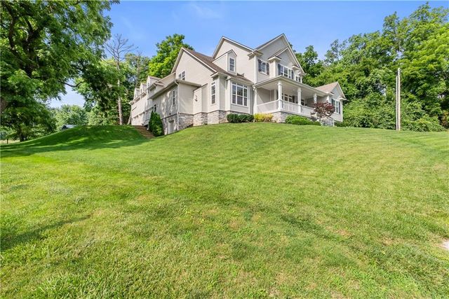 131 Anchor Drive, Lake Tapawingo, MO 64015