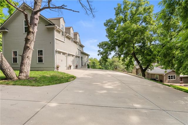 131 Anchor Drive, Lake Tapawingo, MO 64015