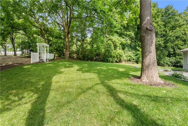 131 Anchor Drive, Lake Tapawingo, MO 64015