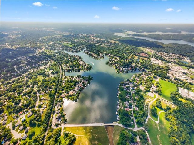131 Anchor Drive, Lake Tapawingo, MO 64015