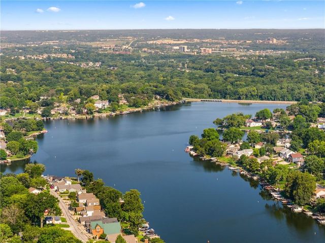 131 Anchor Drive, Lake Tapawingo, MO 64015