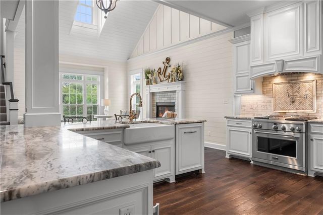 131 Anchor Drive, Lake Tapawingo, MO 64015