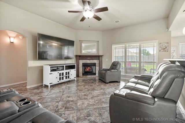 7308 E Louisville Street, Broken Arrow, OK 74014